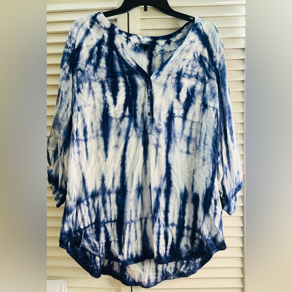 TORRID Relaxed Blue Tie Dye blouse - Picture 2 of 16